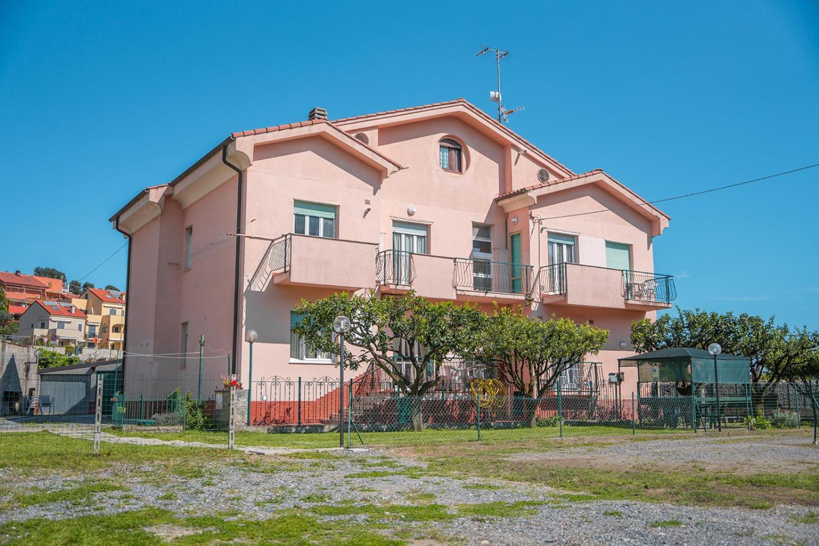 Casa Vacanze Ferrando Appartement Pietra Ligure Buitenkant foto